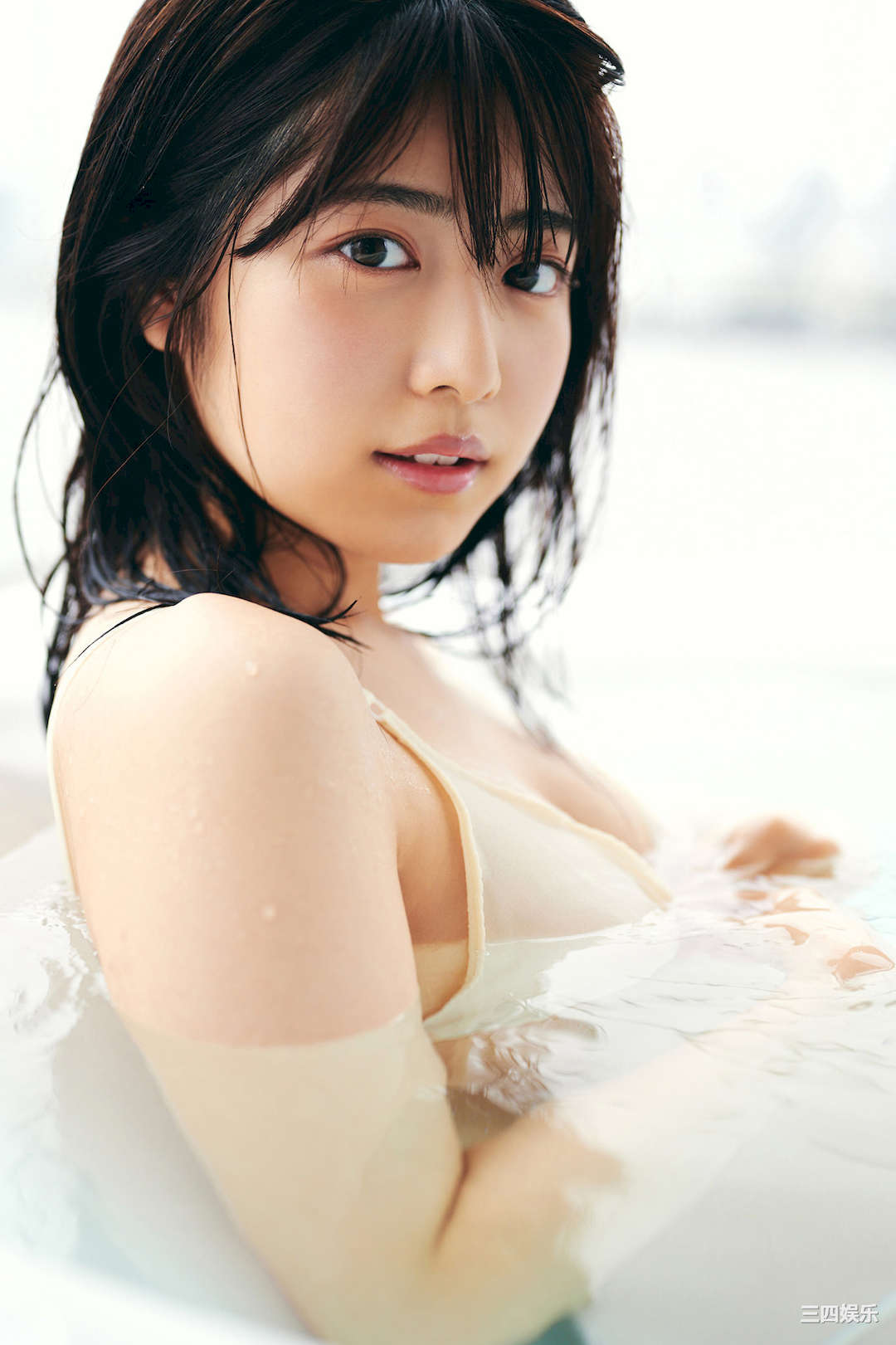 吉田莉樱写真集《オトナの色香ｖｏｌ．１》高清全本