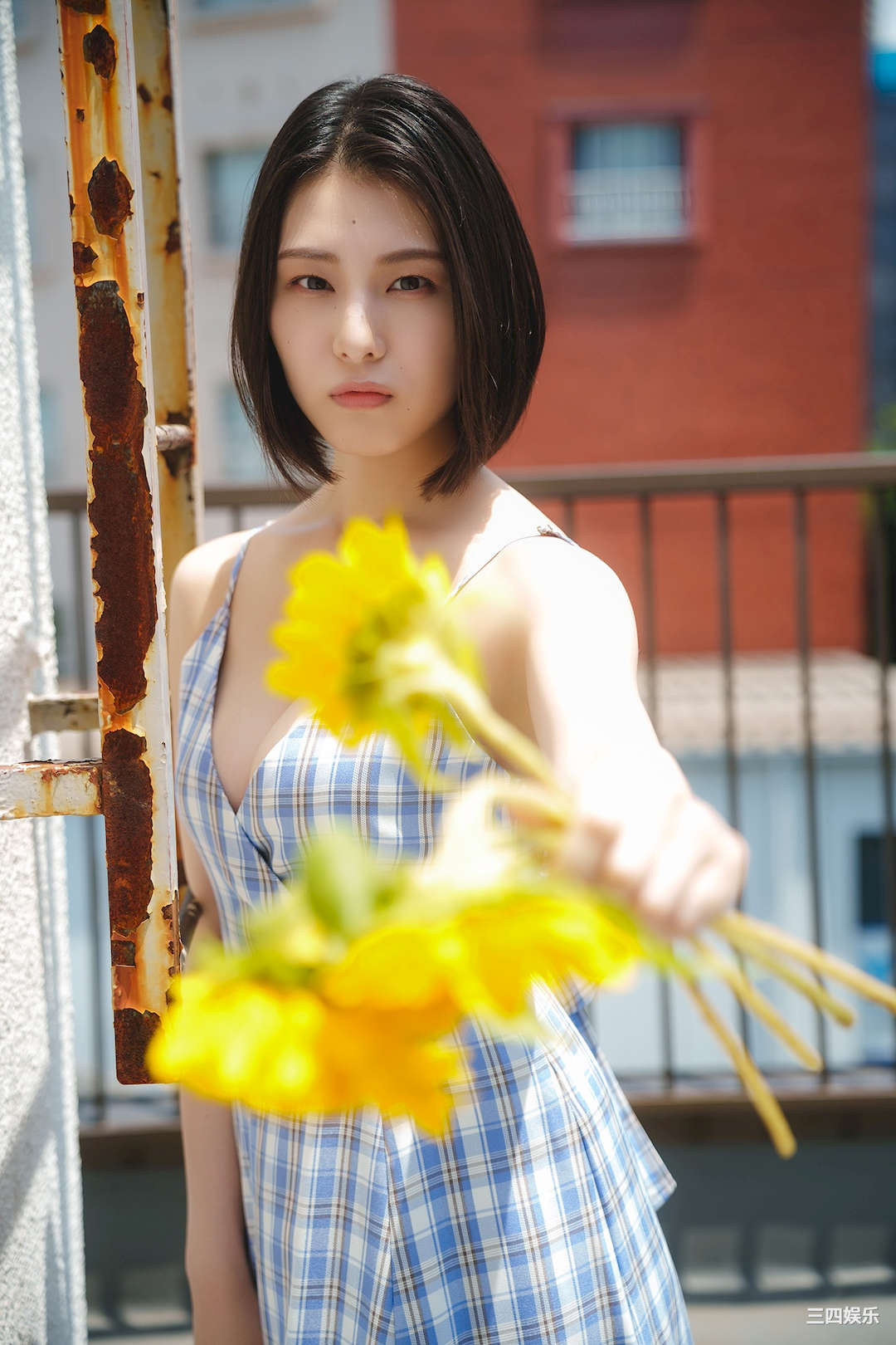 相乐伊织写真集《夏の部屋で、伊織と。》高清全本