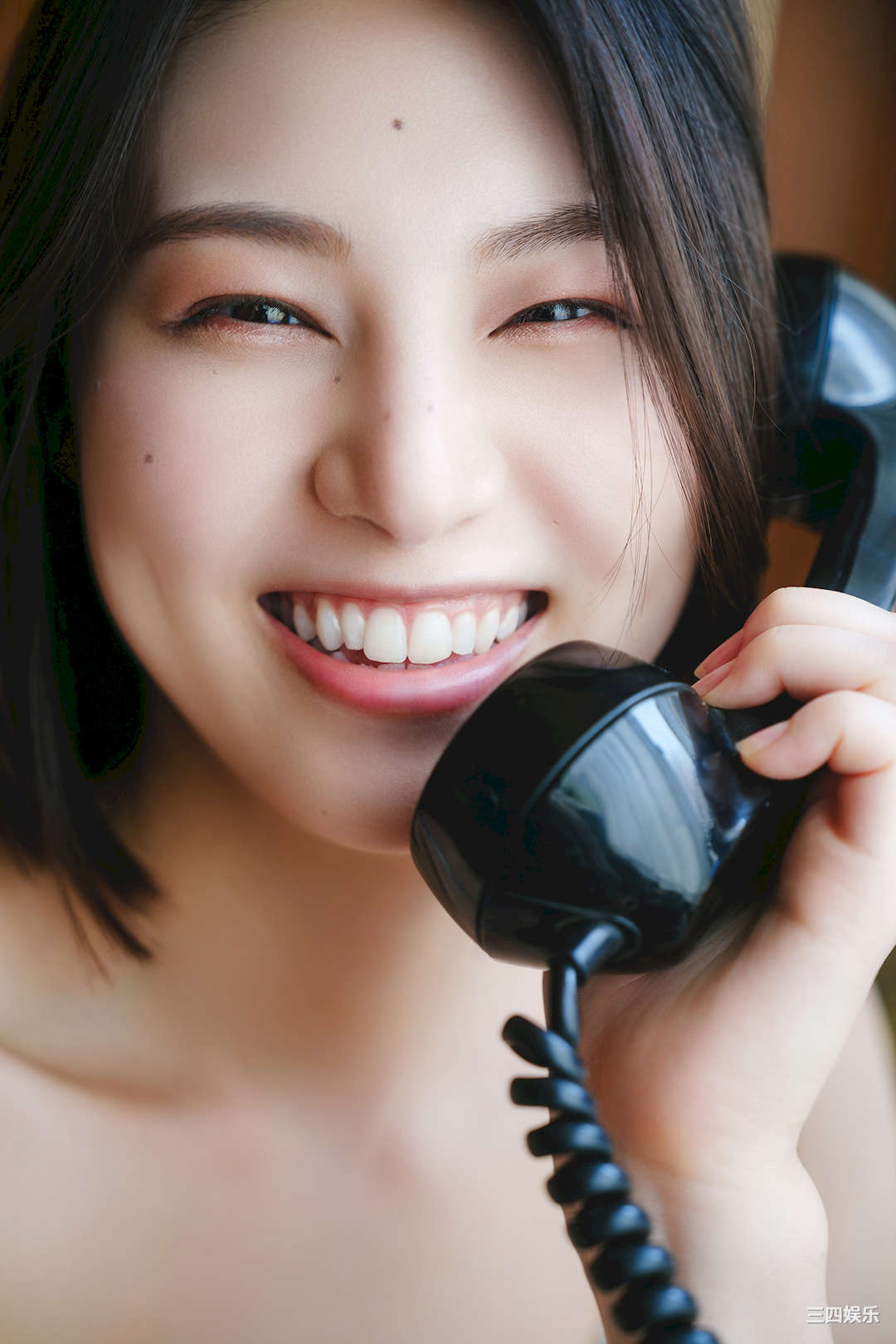 相乐伊织写真集《夏の部屋で、伊織と。》高清全本