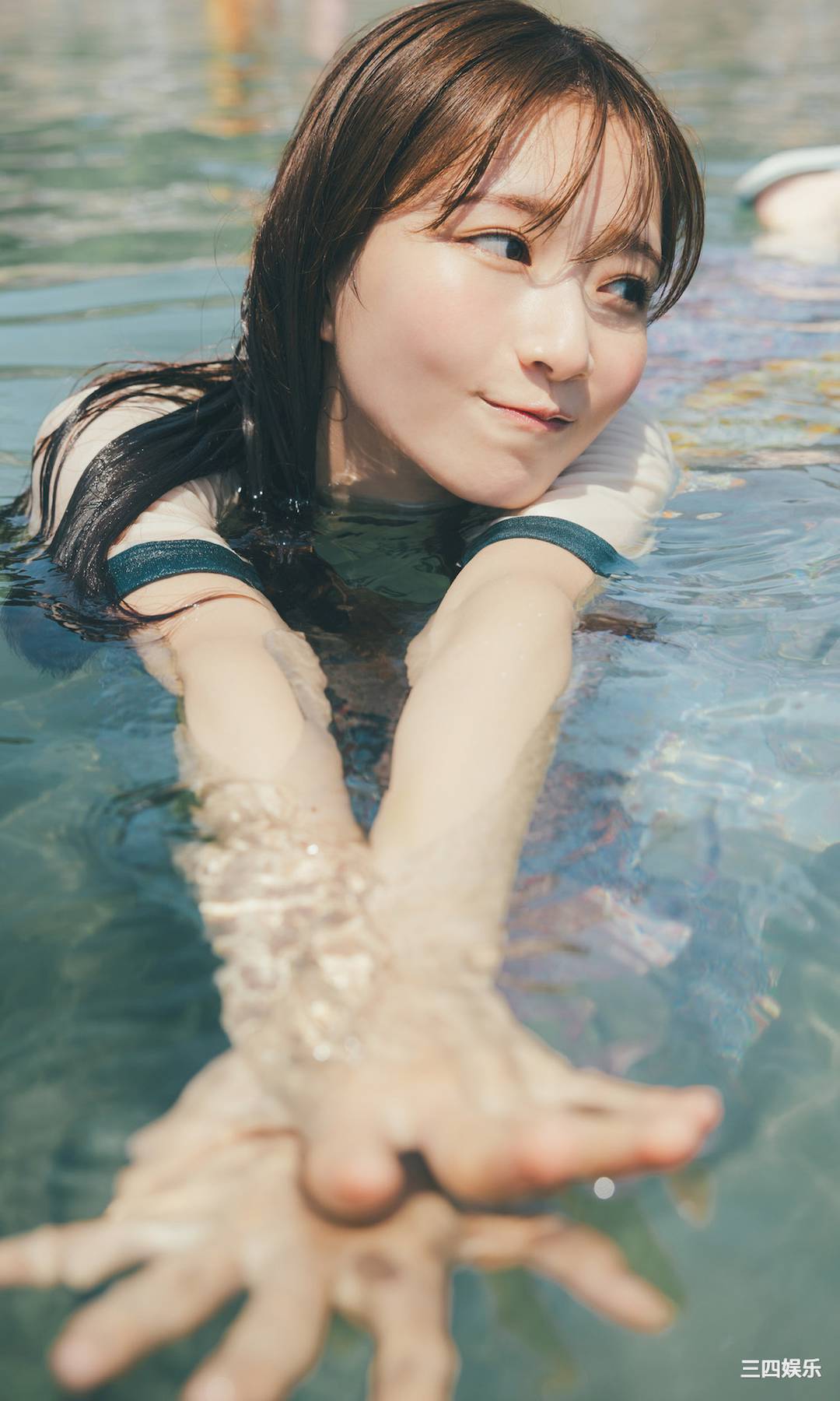 青山渚写真集《夏休みは終わらない。》高清全本