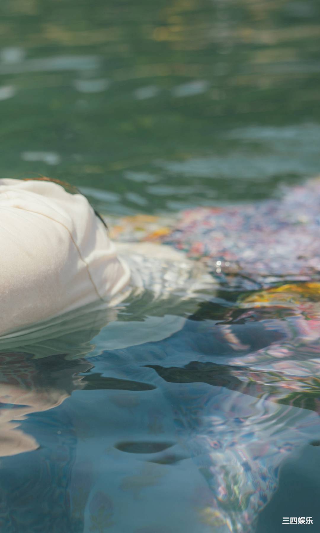 青山渚写真集《夏休みは終わらない。》高清全本
