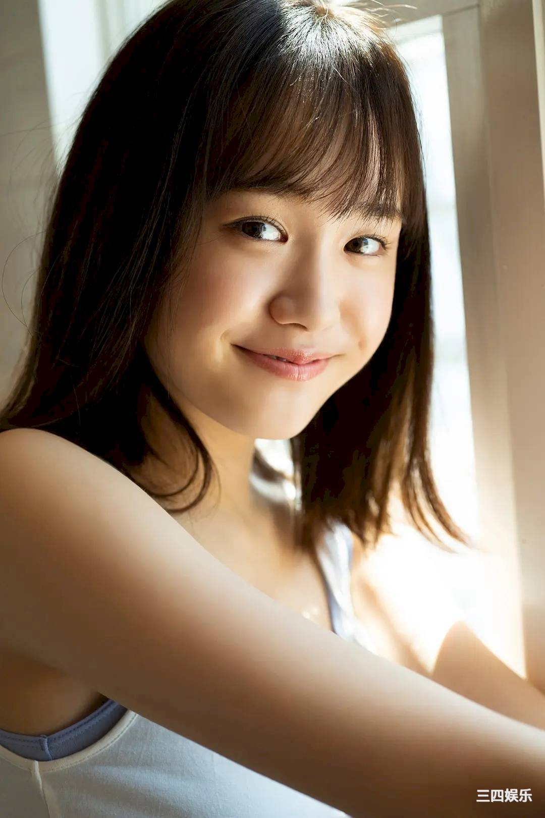 尾碕真花写真集《海辺のイチカ》高清全本