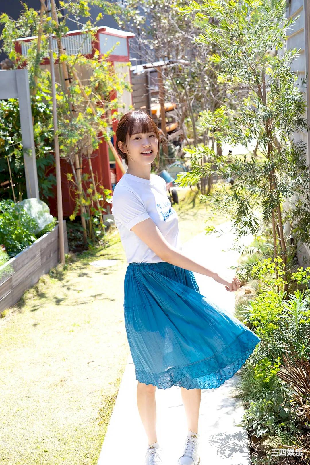 尾碕真花写真集《海辺のイチカ》高清全本