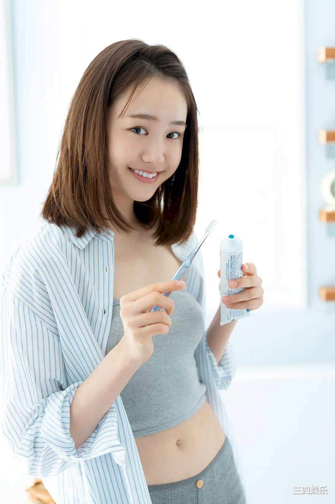 尾碕真花写真集《海辺のイチカ》高清全本