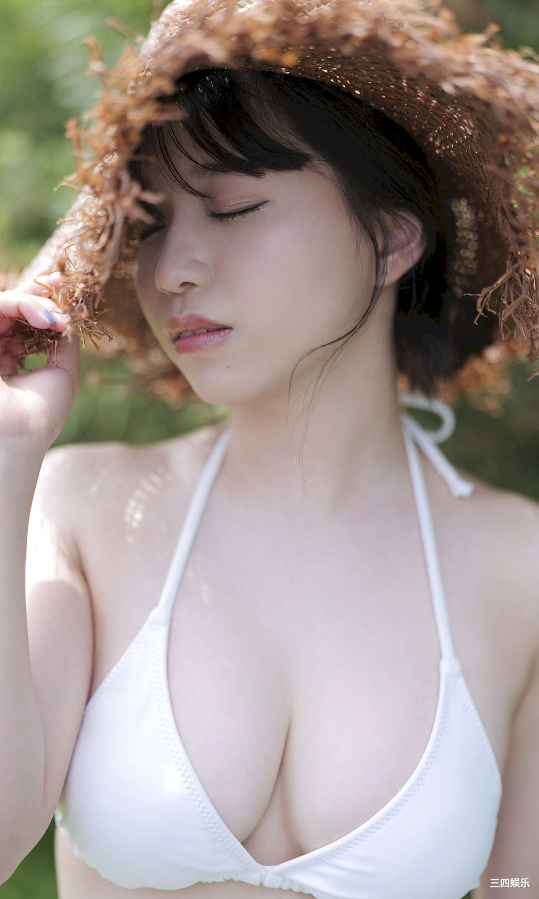 亚咲花写真集《太陽が教えてくれた》高清全本