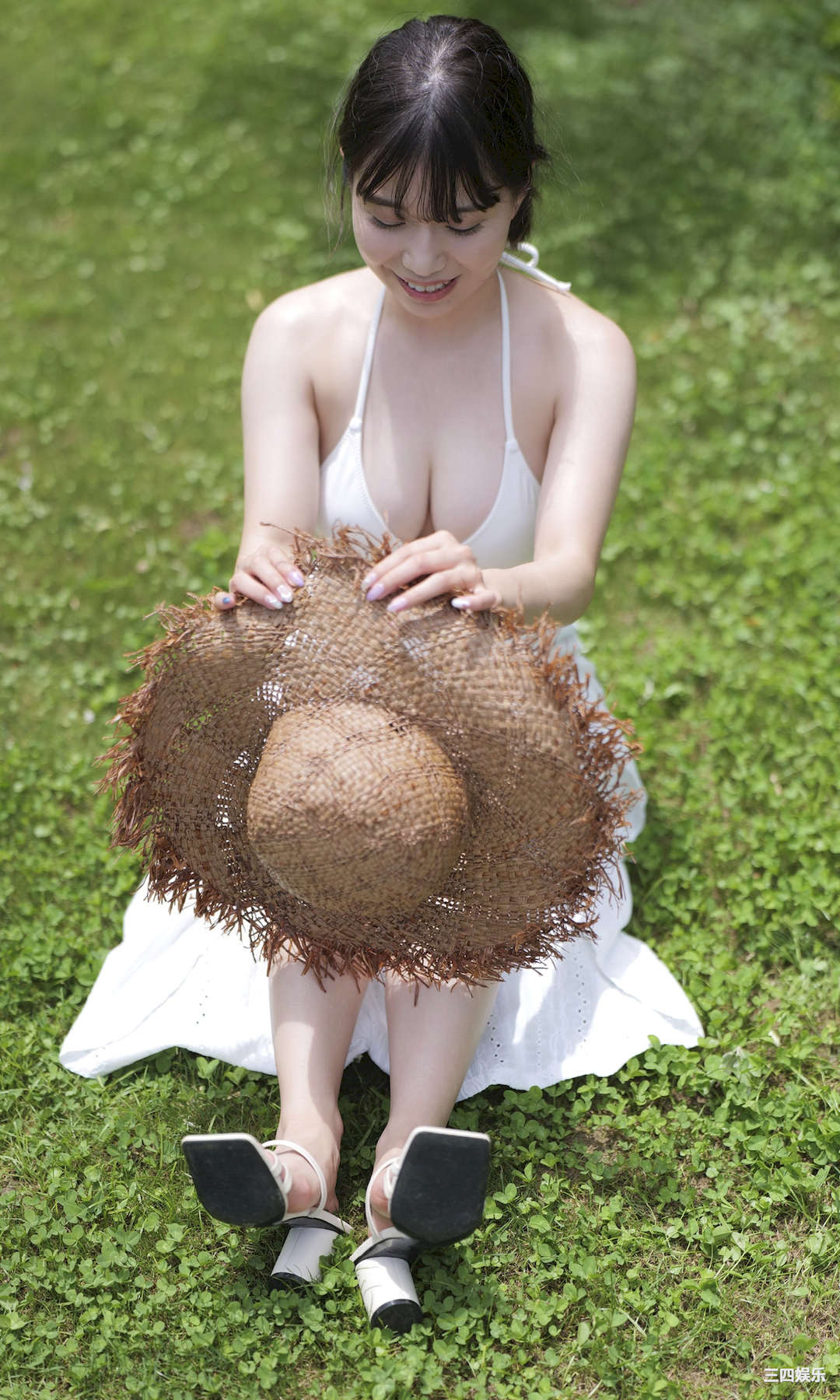 亚咲花写真集《太陽が教えてくれた》高清全本