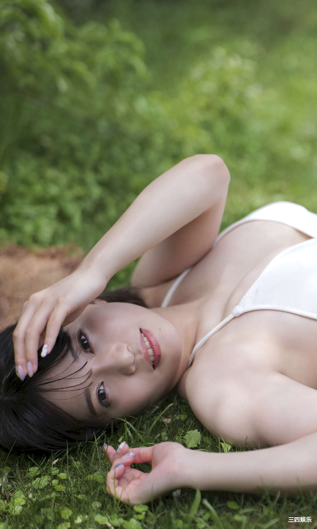 亚咲花写真集《太陽が教えてくれた》高清全本