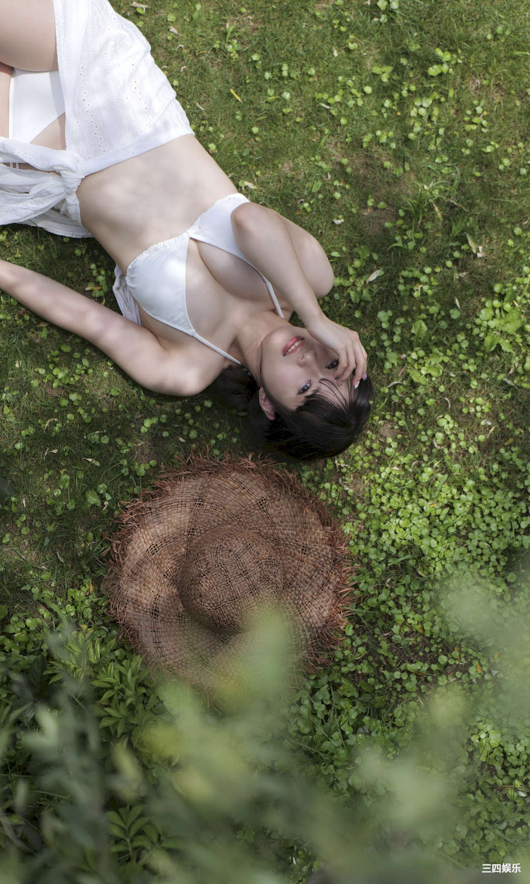 亚咲花写真集《太陽が教えてくれた》高清全本
