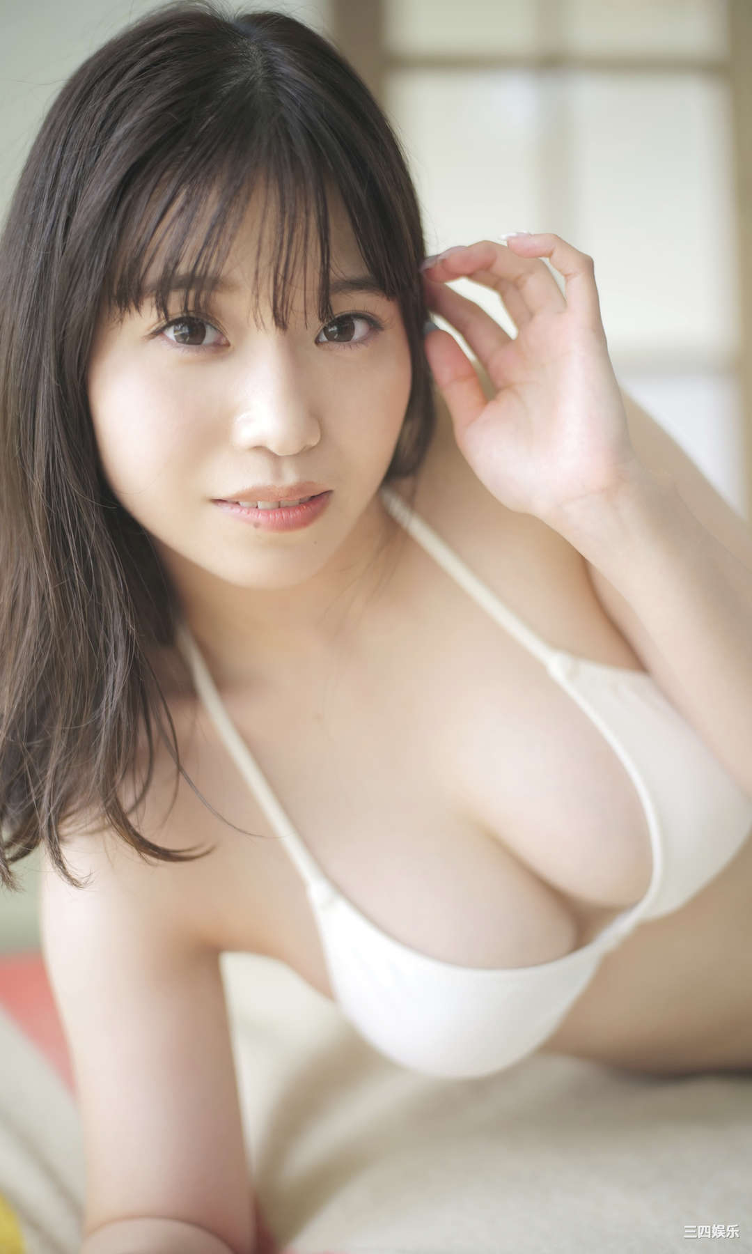 亚咲花写真集《太陽が教えてくれた》高清全本