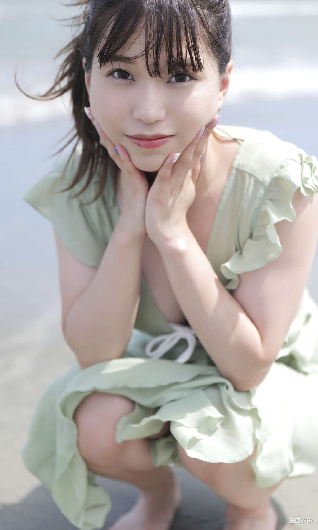 亚咲花写真集《太陽が教えてくれた》高清全本