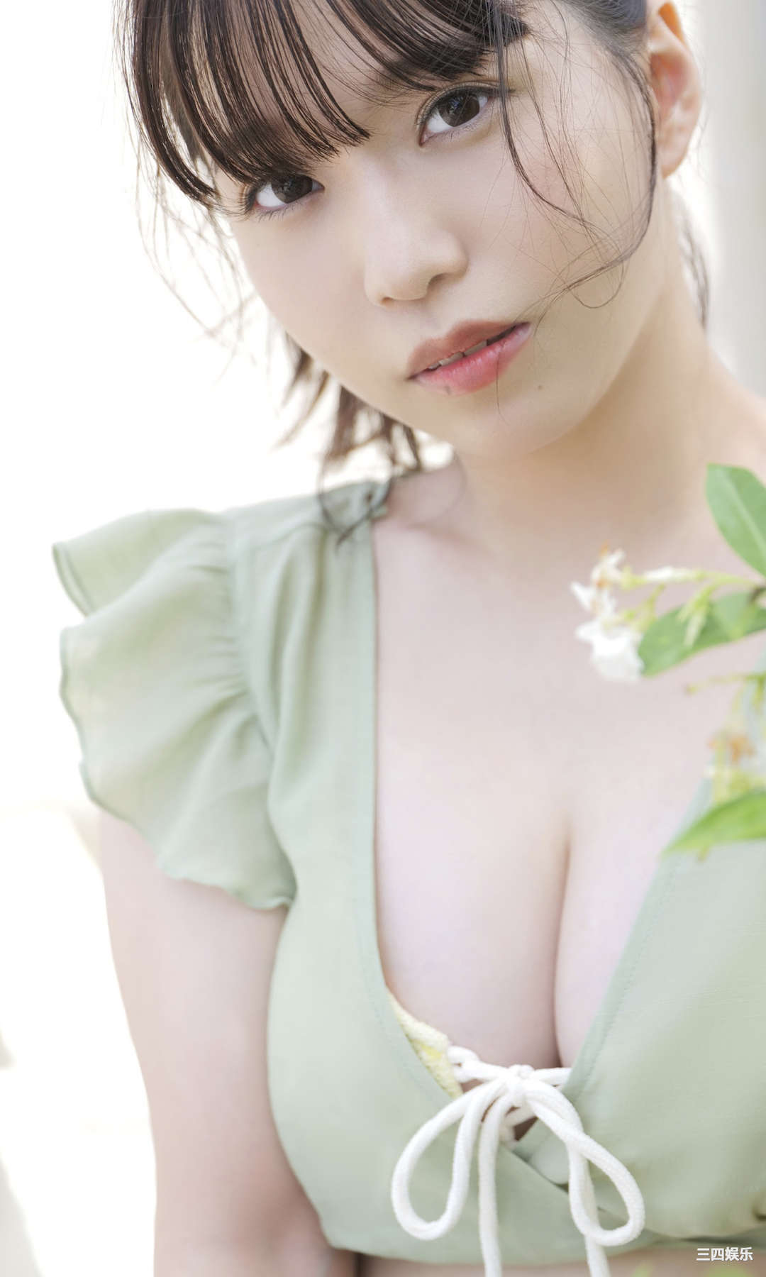 亚咲花写真集《太陽が教えてくれた》高清全本