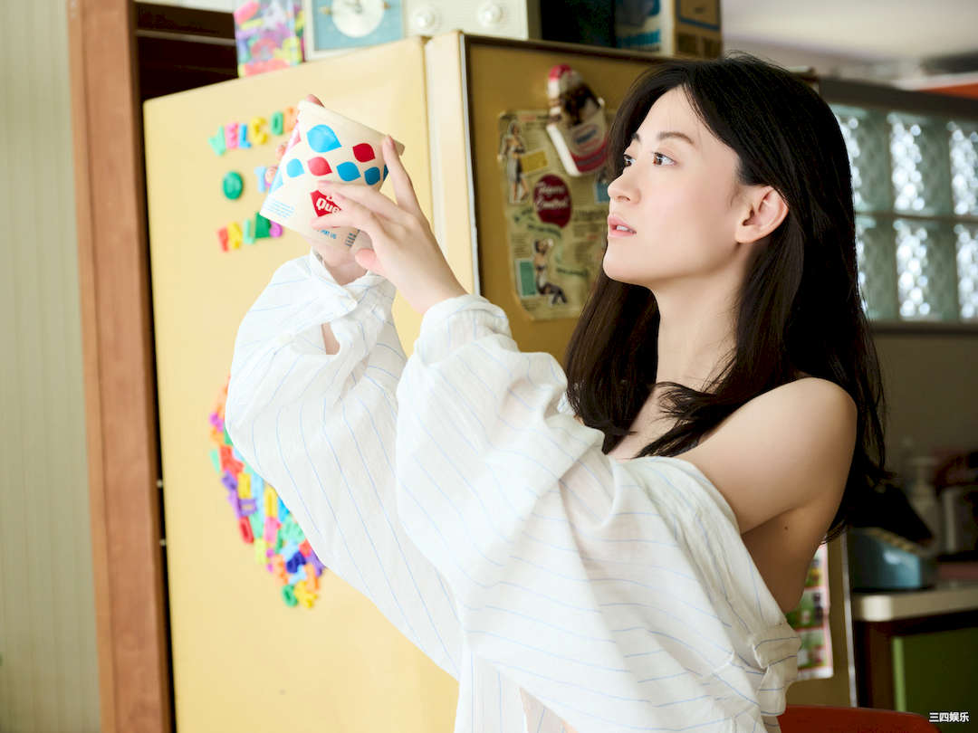 上西惠写真集《太陽はキミのもの　ｖｏｌ．１ – ｖｏｌ．3》高清全本