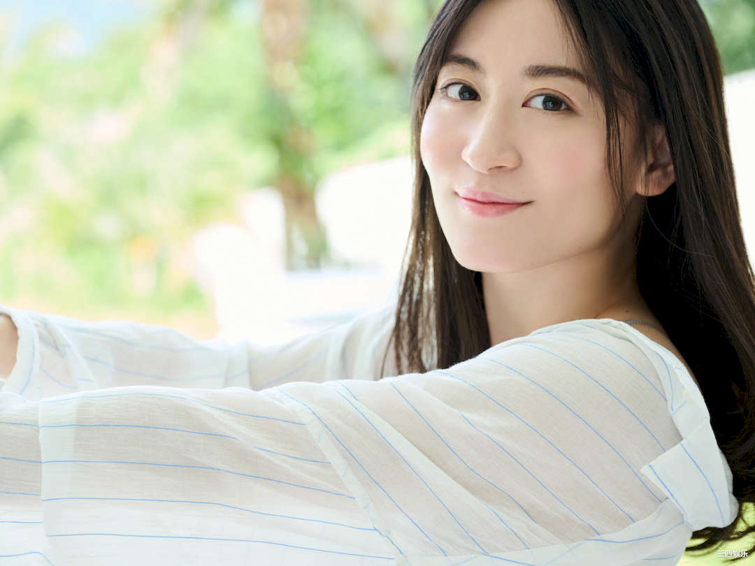 上西惠写真集《太陽はキミのもの　ｖｏｌ．１ – ｖｏｌ．3》高清全本