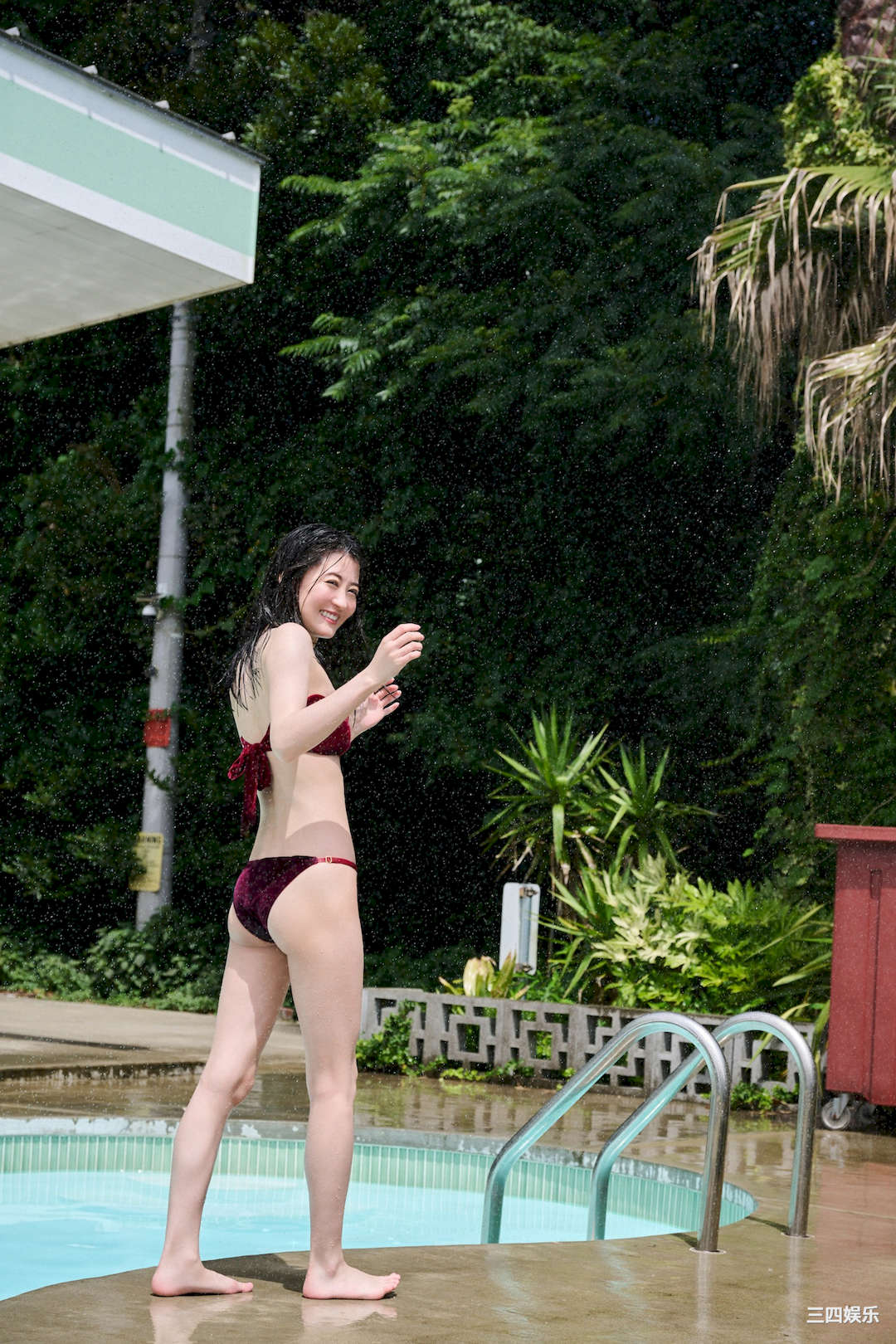 上西惠写真集《太陽はキミのもの　ｖｏｌ．１ – ｖｏｌ．3》高清全本