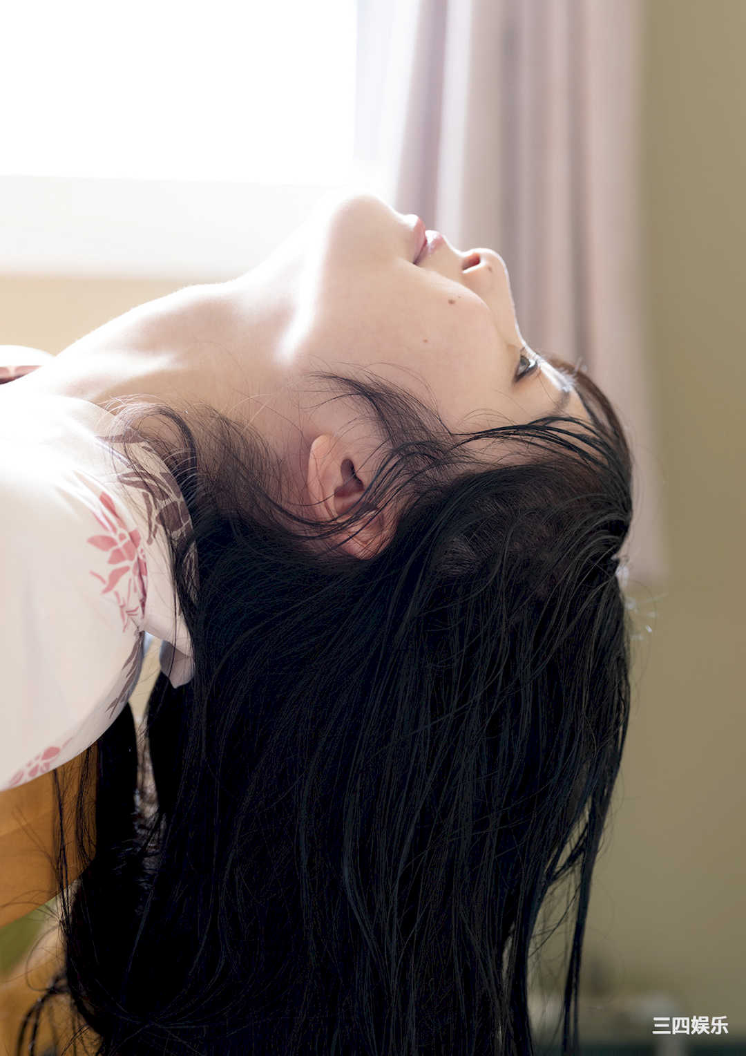 岬なこ1ST写真集《なこのとなり》高清全本