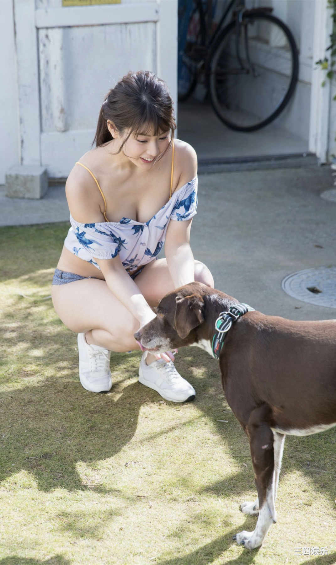 沢すみれ写真集《スマイルクイーン》高清全本