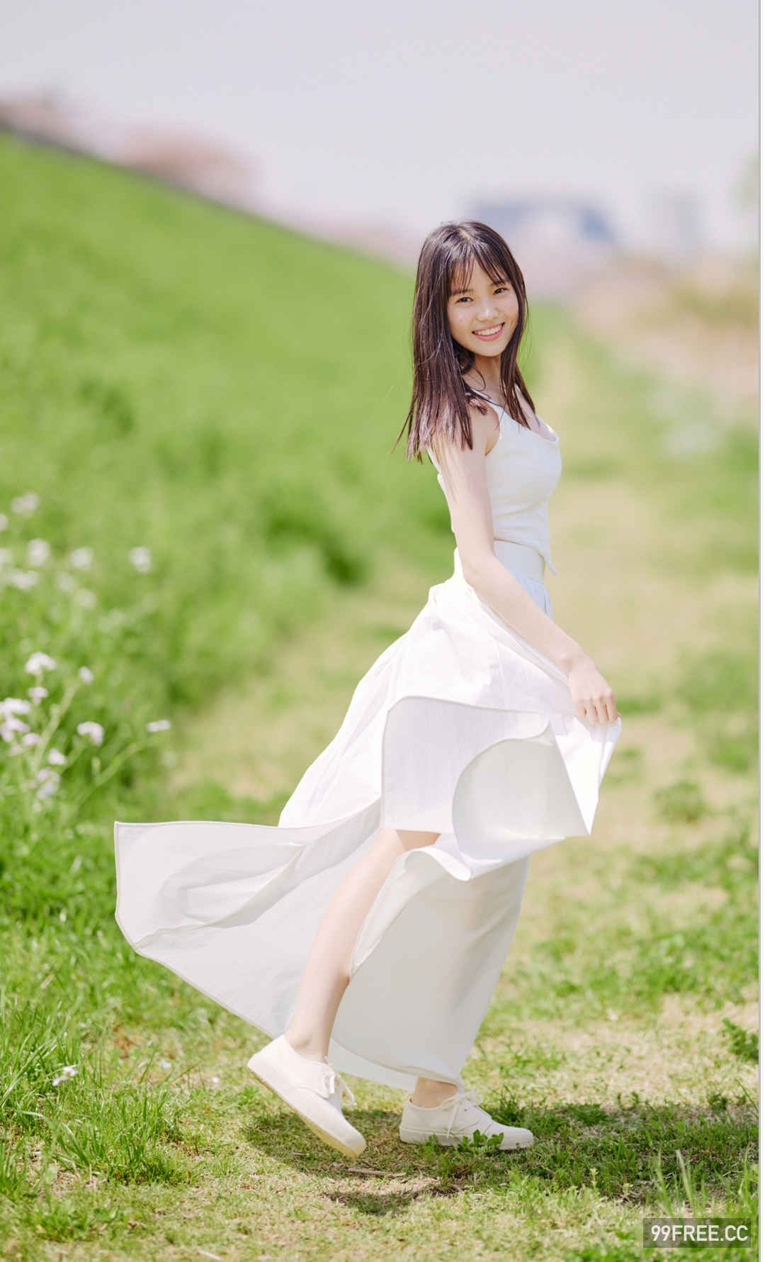 志田琥珀写真集《少女と大人の狭間で》高清全本