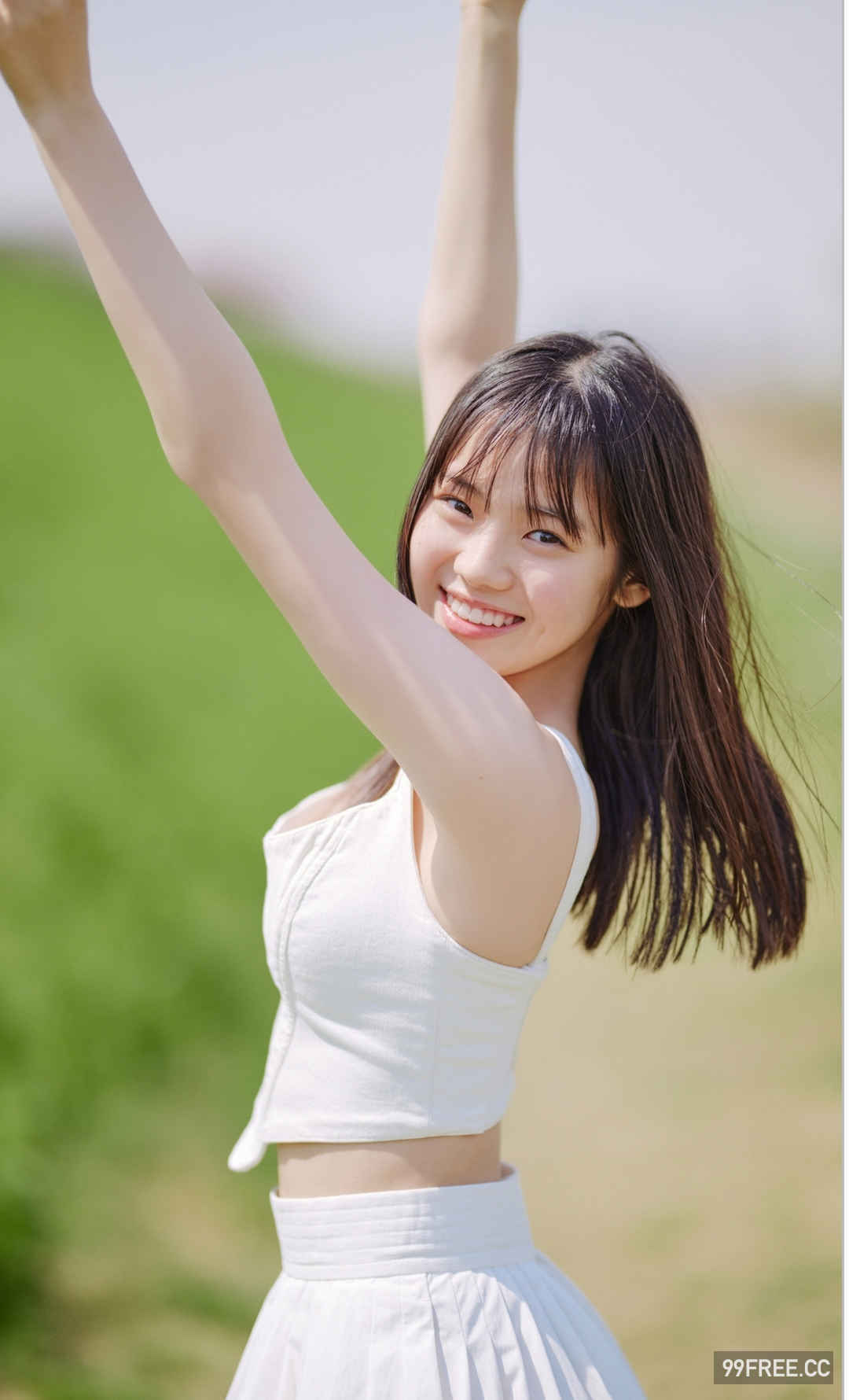 志田琥珀写真集《少女と大人の狭間で》高清全本