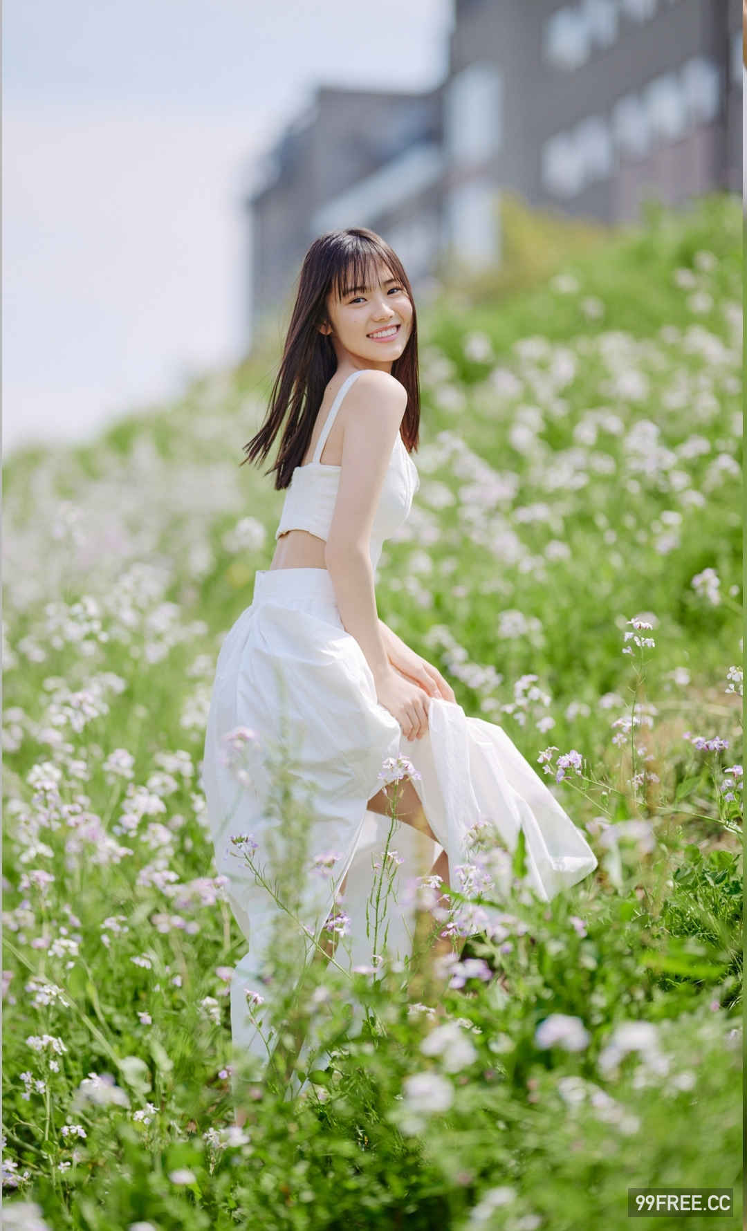 志田琥珀写真集《少女と大人の狭間で》高清全本