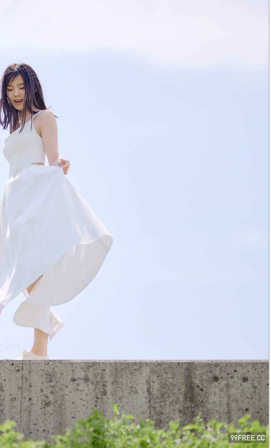 志田琥珀写真集《少女と大人の狭間で》高清全本