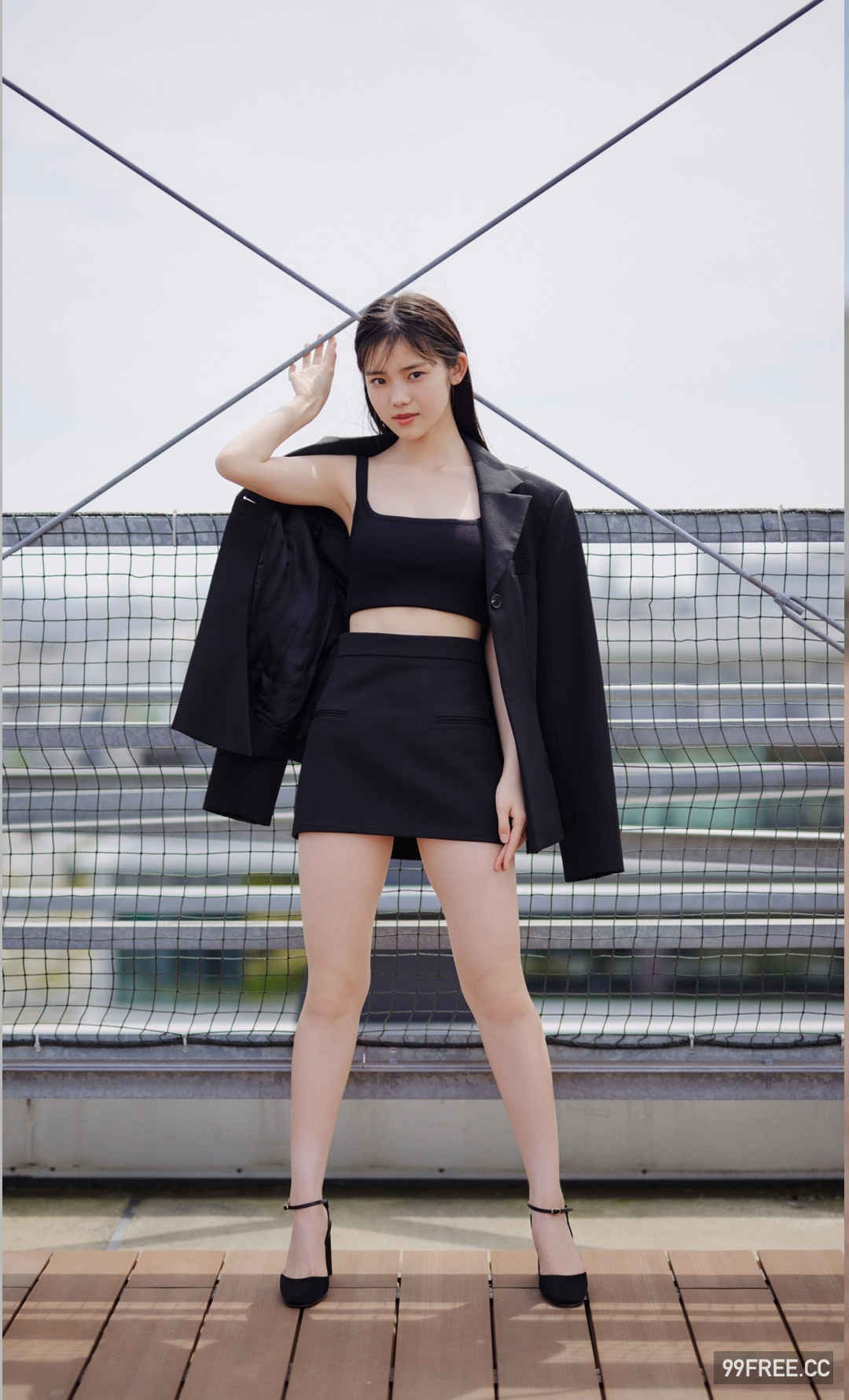 志田琥珀写真集《少女と大人の狭間で》高清全本