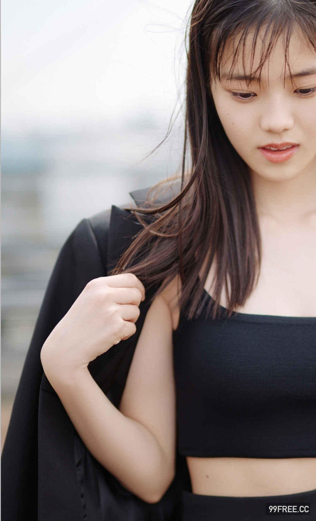 志田琥珀写真集《少女と大人の狭間で》高清全本