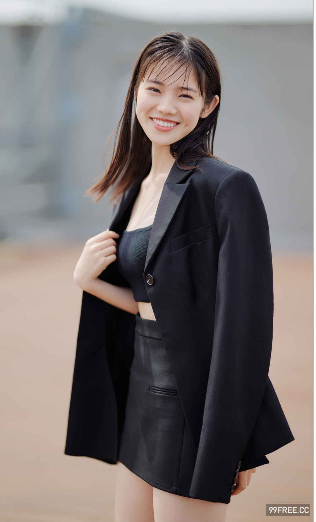 志田琥珀写真集《少女と大人の狭間で》高清全本