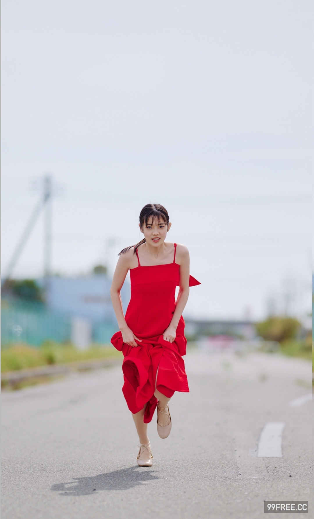 志田琥珀写真集《少女と大人の狭間で》高清全本