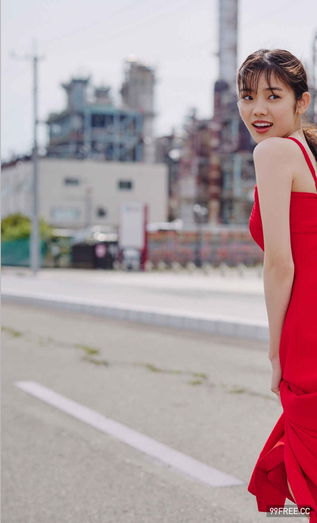 志田琥珀写真集《少女と大人の狭間で》高清全本