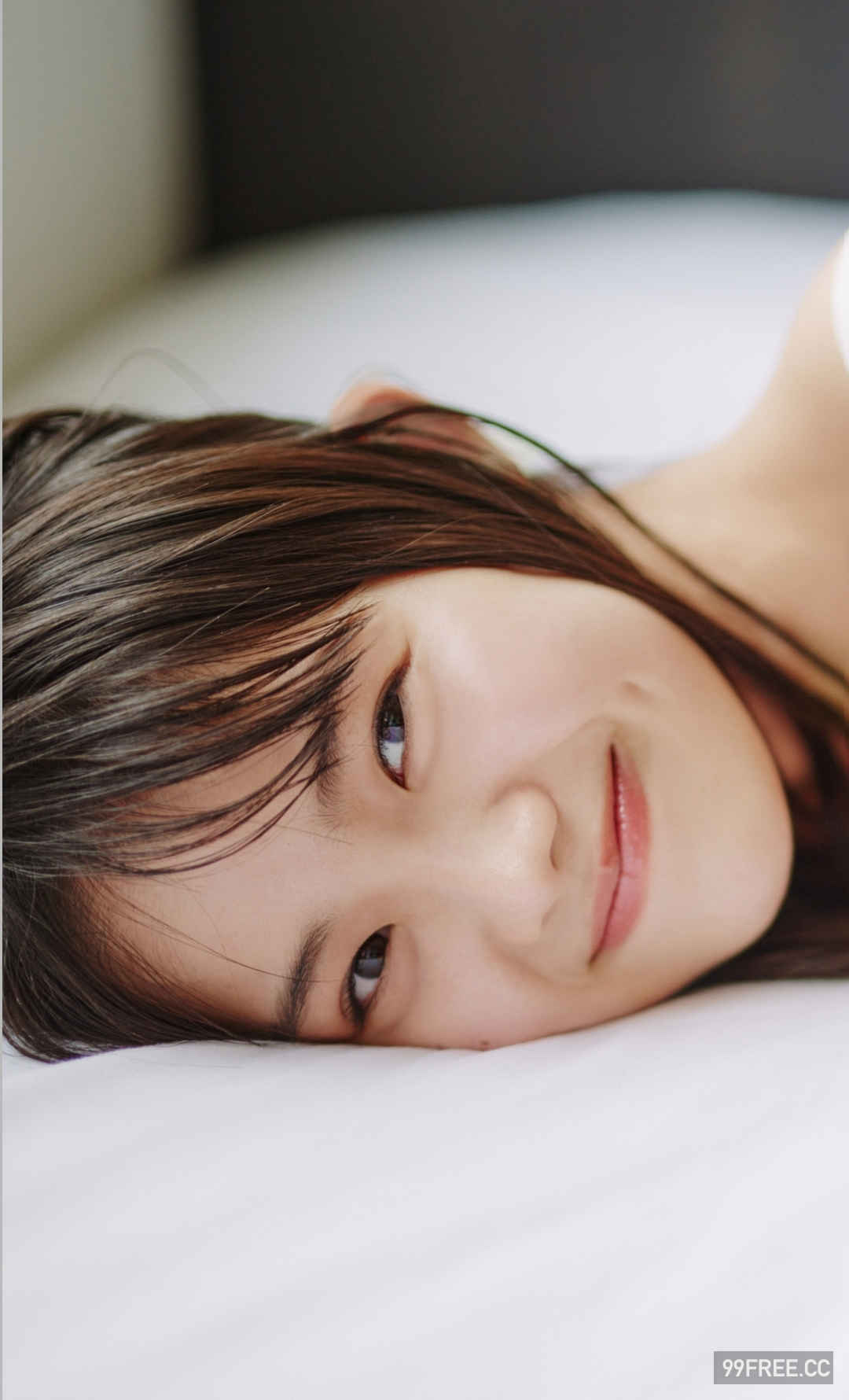 志田琥珀写真集《少女と大人の狭間で》高清全本