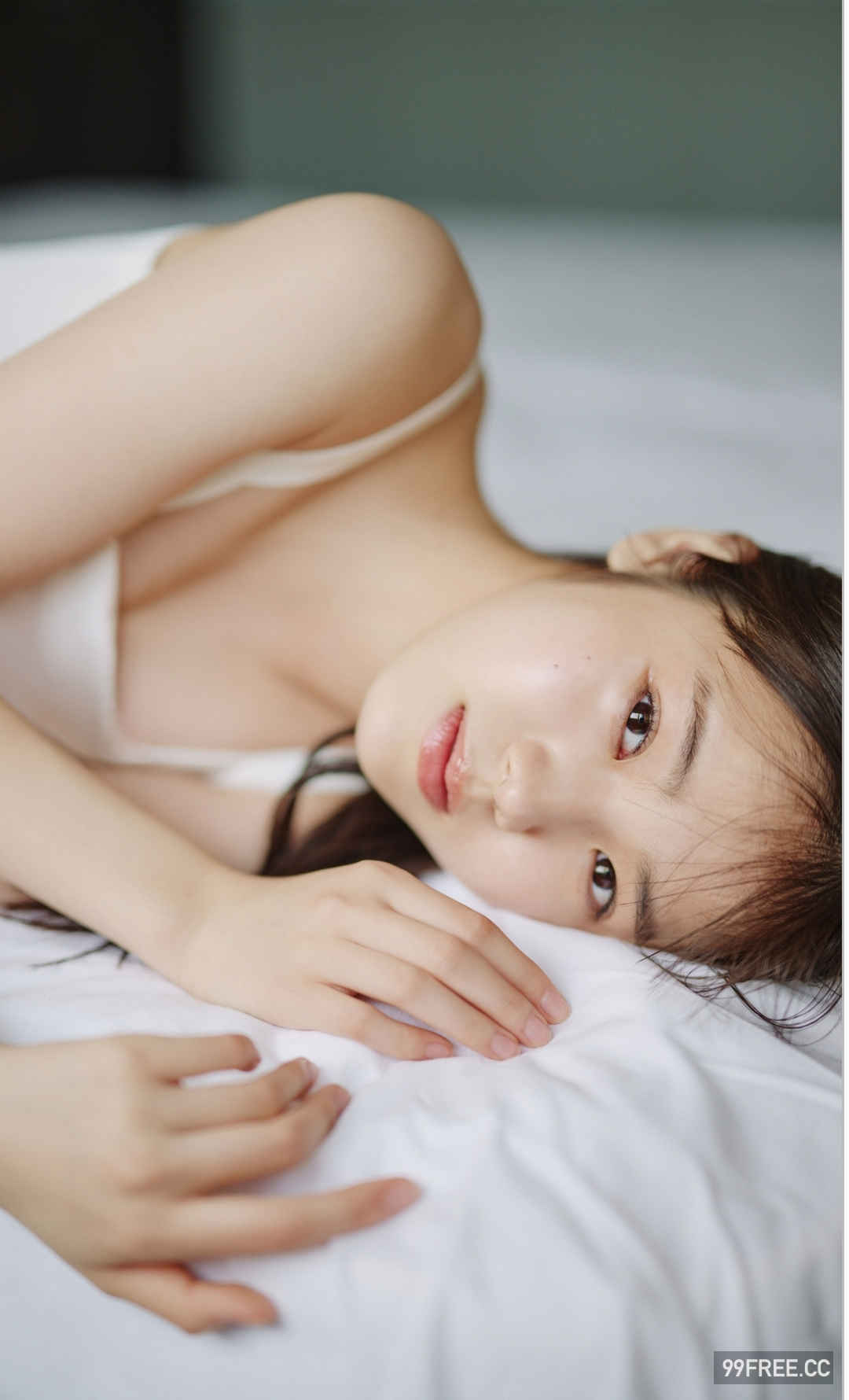 志田琥珀写真集《少女と大人の狭間で》高清全本