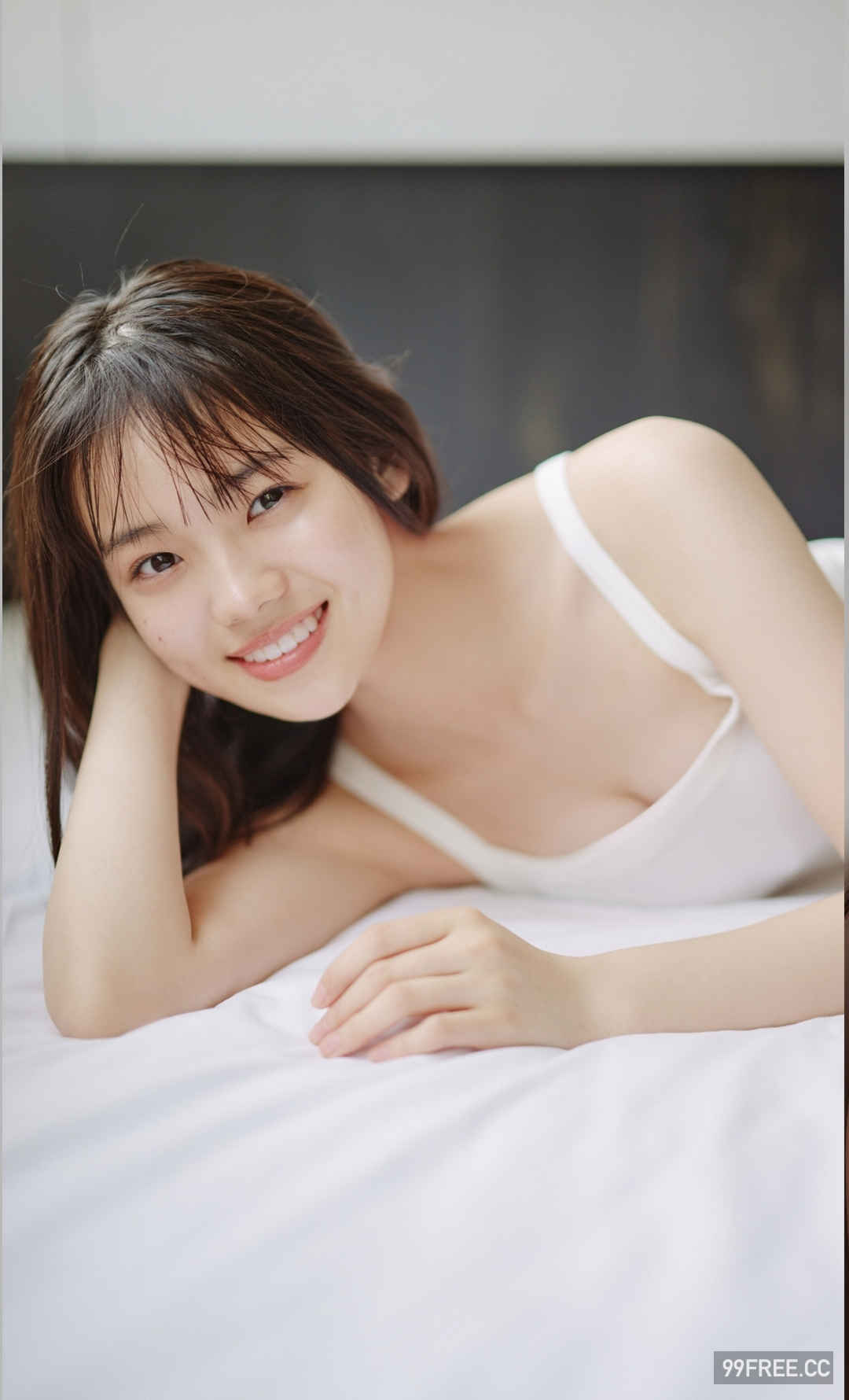 志田琥珀写真集《少女と大人の狭間で》高清全本