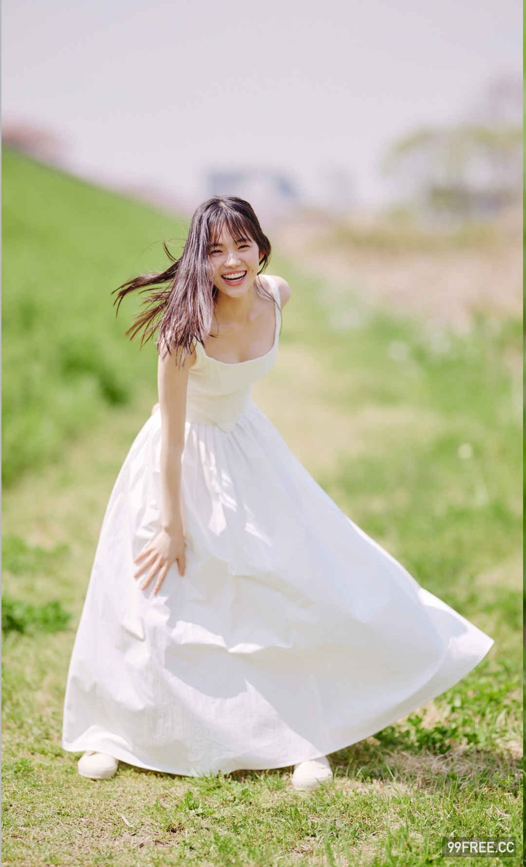 志田琥珀写真集《少女と大人の狭間で》高清全本