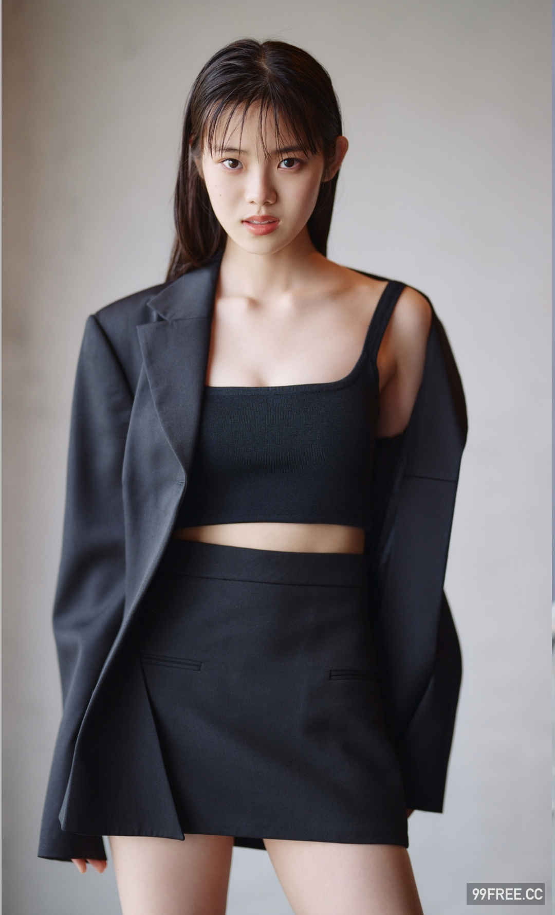 志田琥珀写真集《少女と大人の狭間で》高清全本