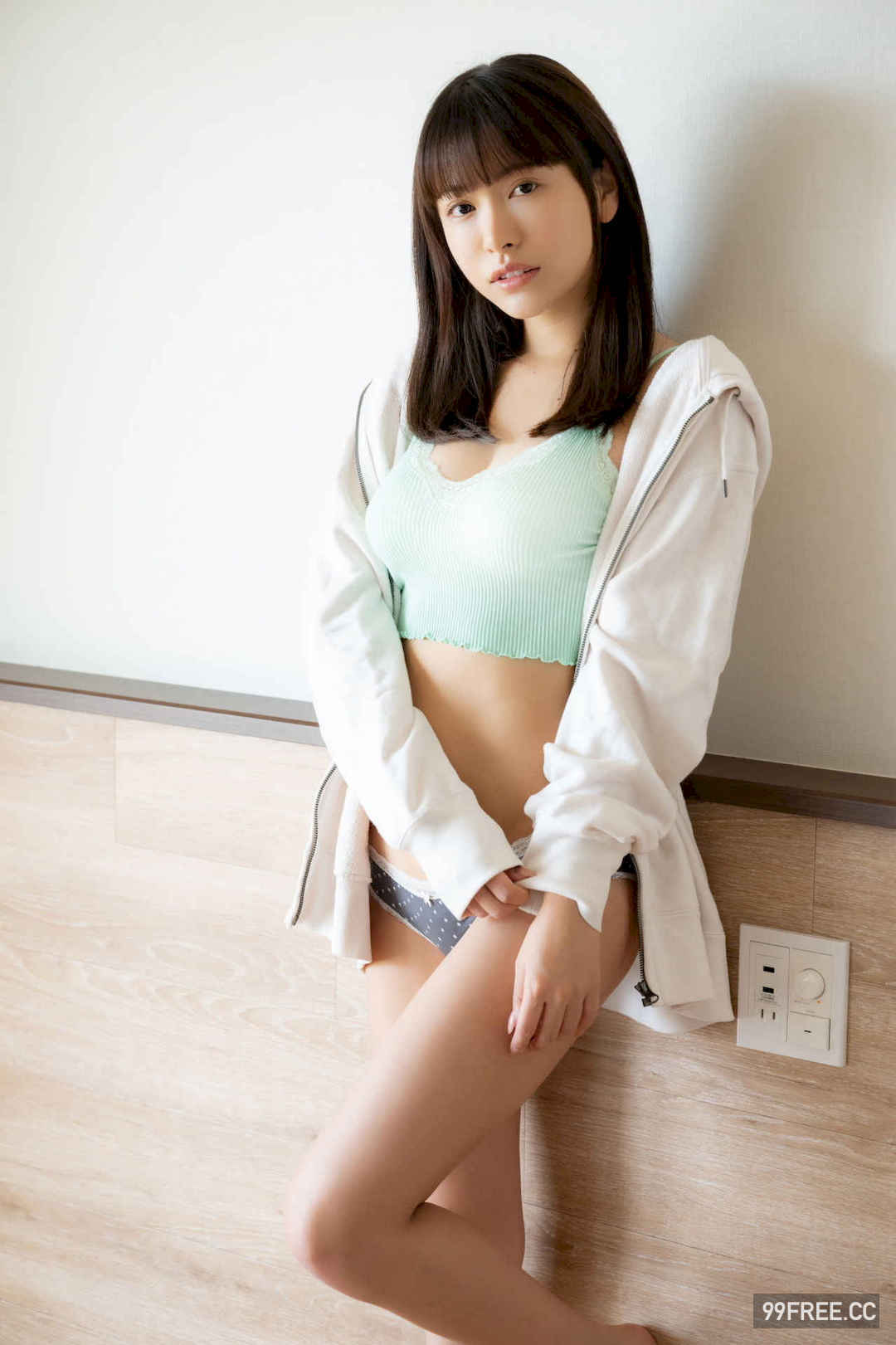 铃木圣写真集《idolpost sparkle 278Photos (ELD)》高清全本