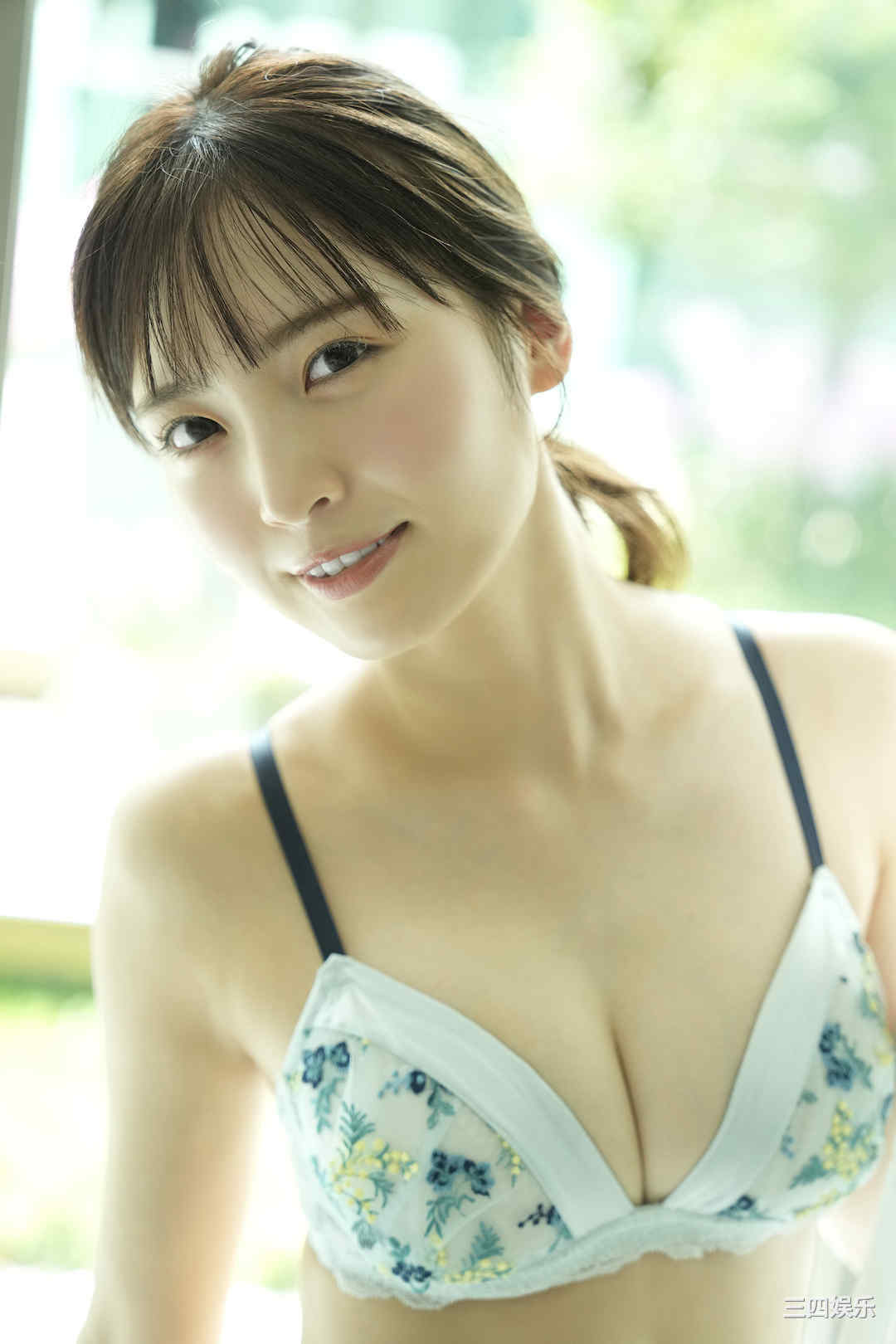 由良ゆら写真集《WAVY》高清全本