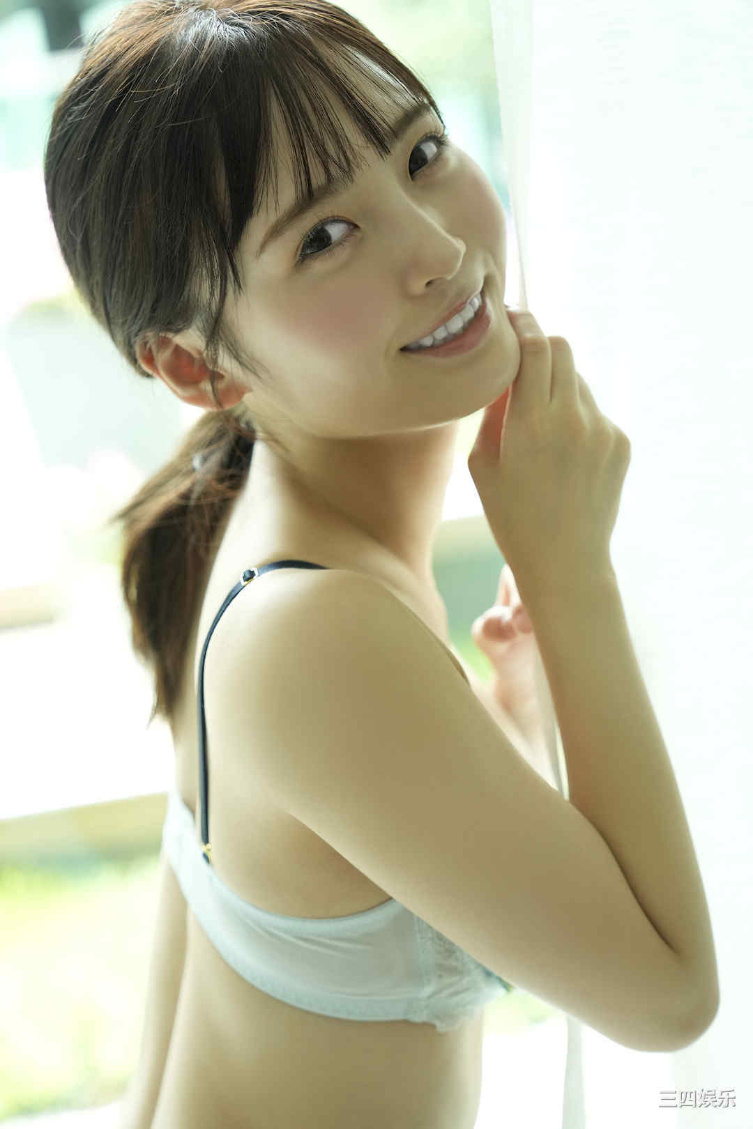 由良ゆら写真集《WAVY》高清全本