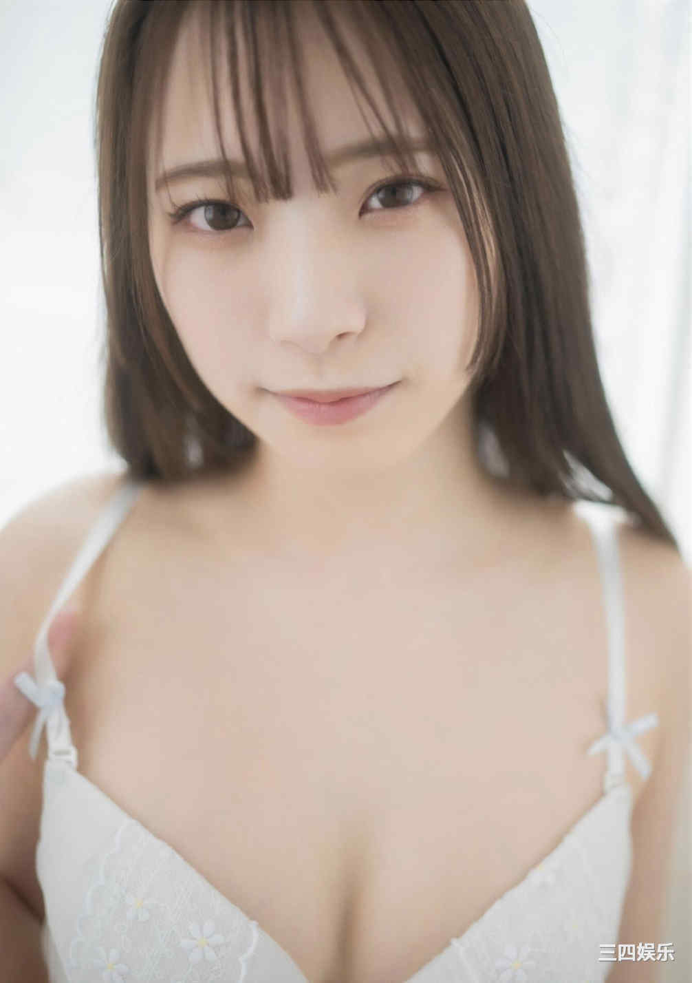 红羽りお写真集《ふれたくなる？》高清全本