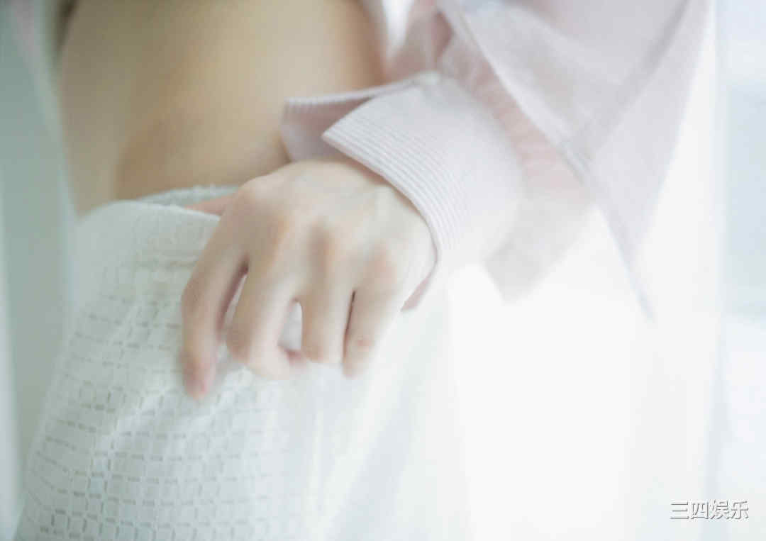 红羽りお写真集《ふれたくなる？》高清全本