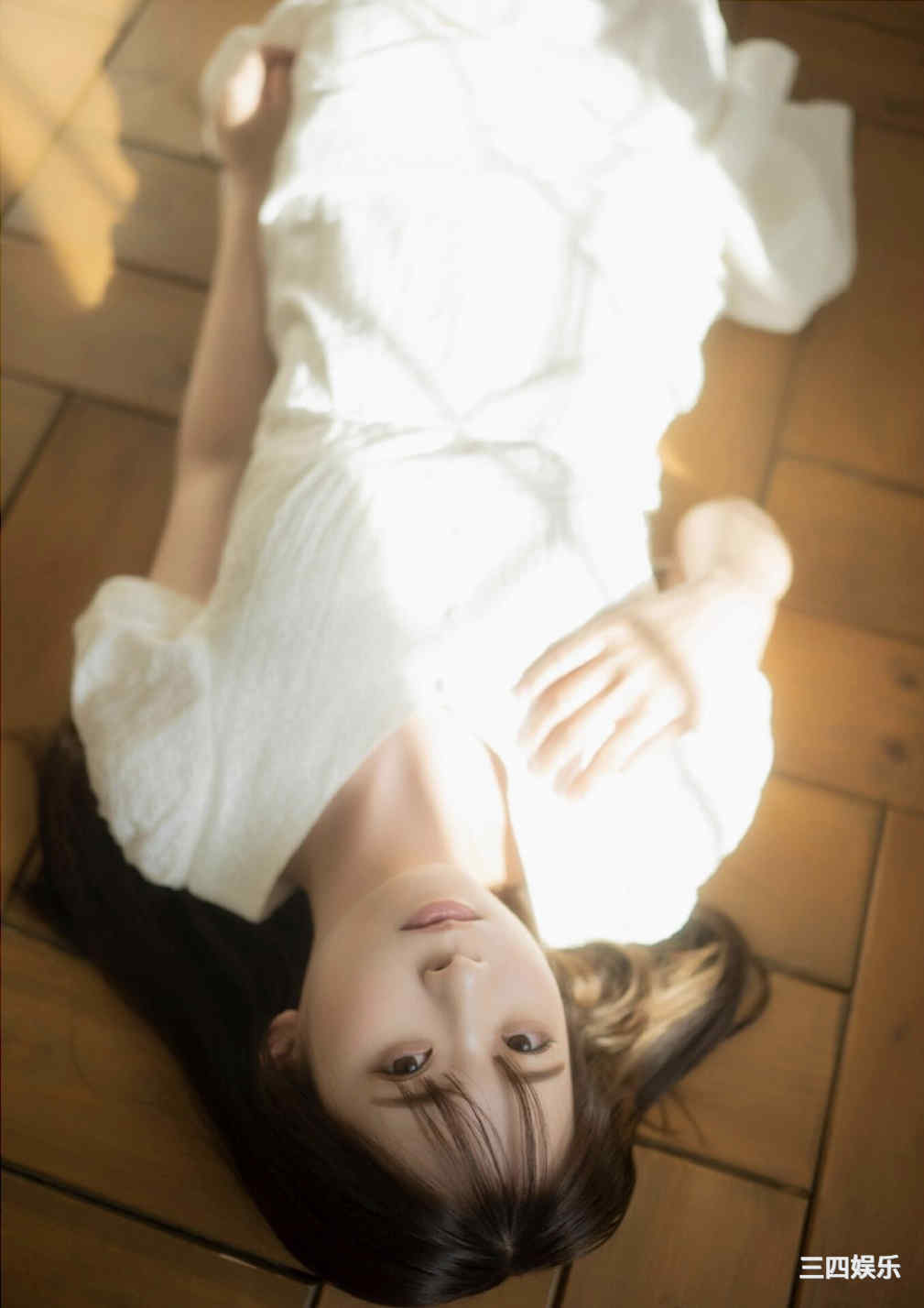 红羽りお写真集《ふれたくなる？》高清全本