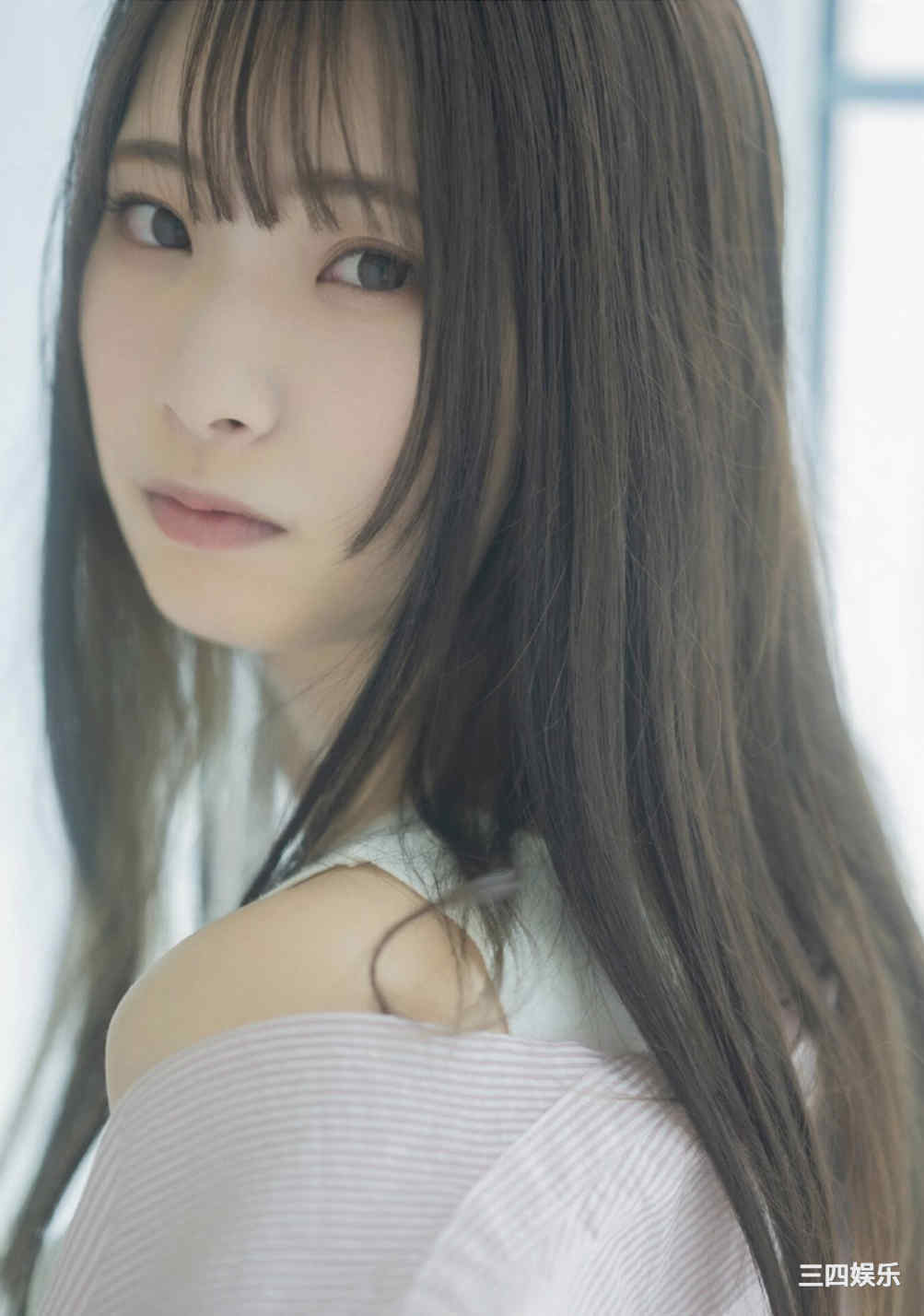 红羽りお写真集《ふれたくなる？》高清全本