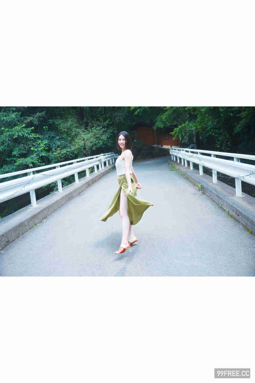 相乐伊织写真集《魅惑の曲線美》高清全本