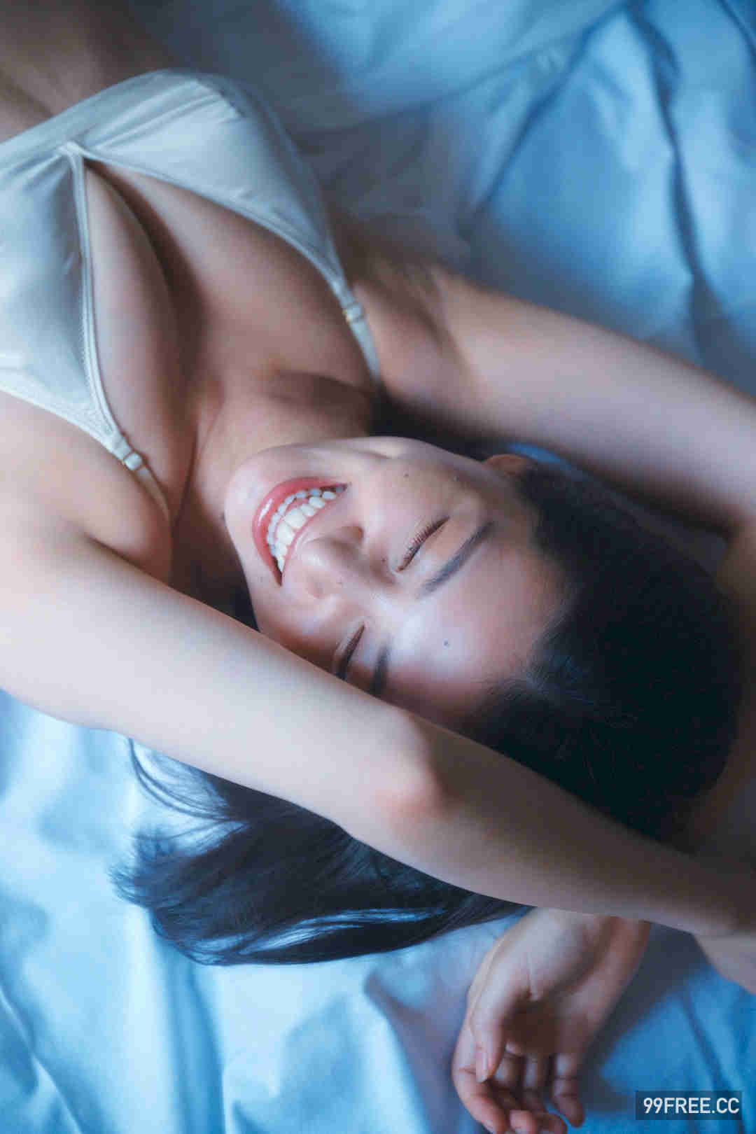 相乐伊织写真集《魅惑の曲線美》高清全本