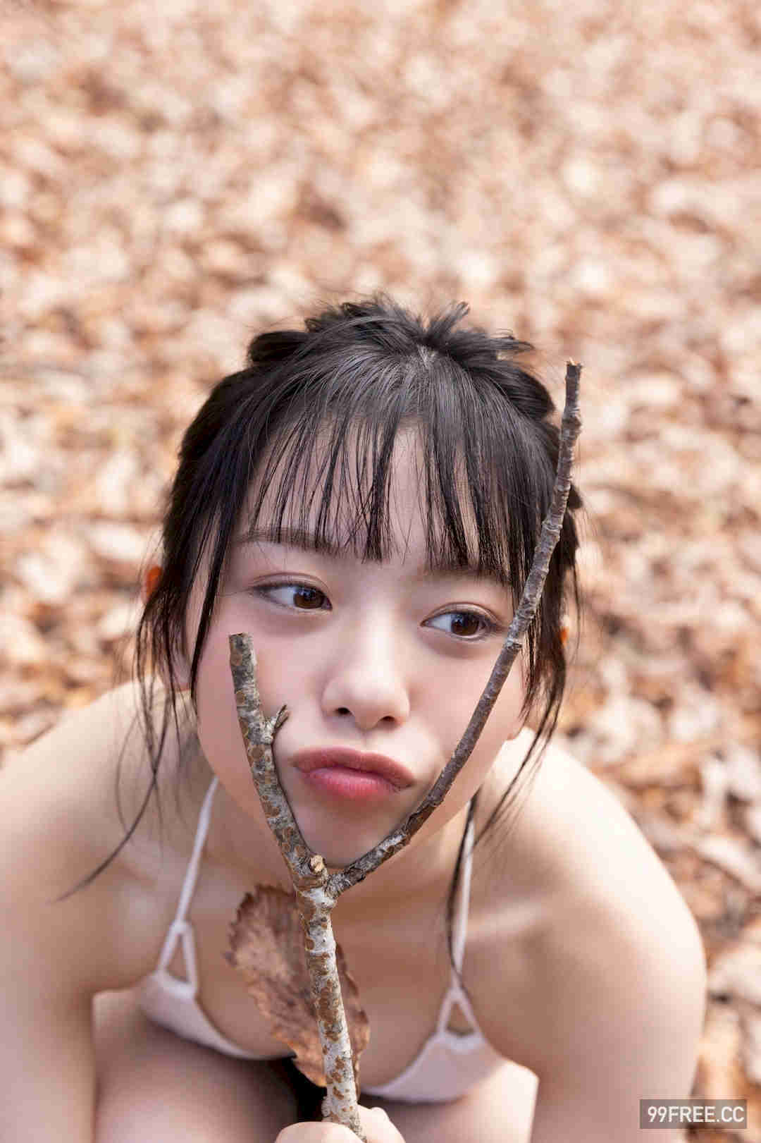 峰岛こまき写真集《瞳に吸い込まれて》高清全本