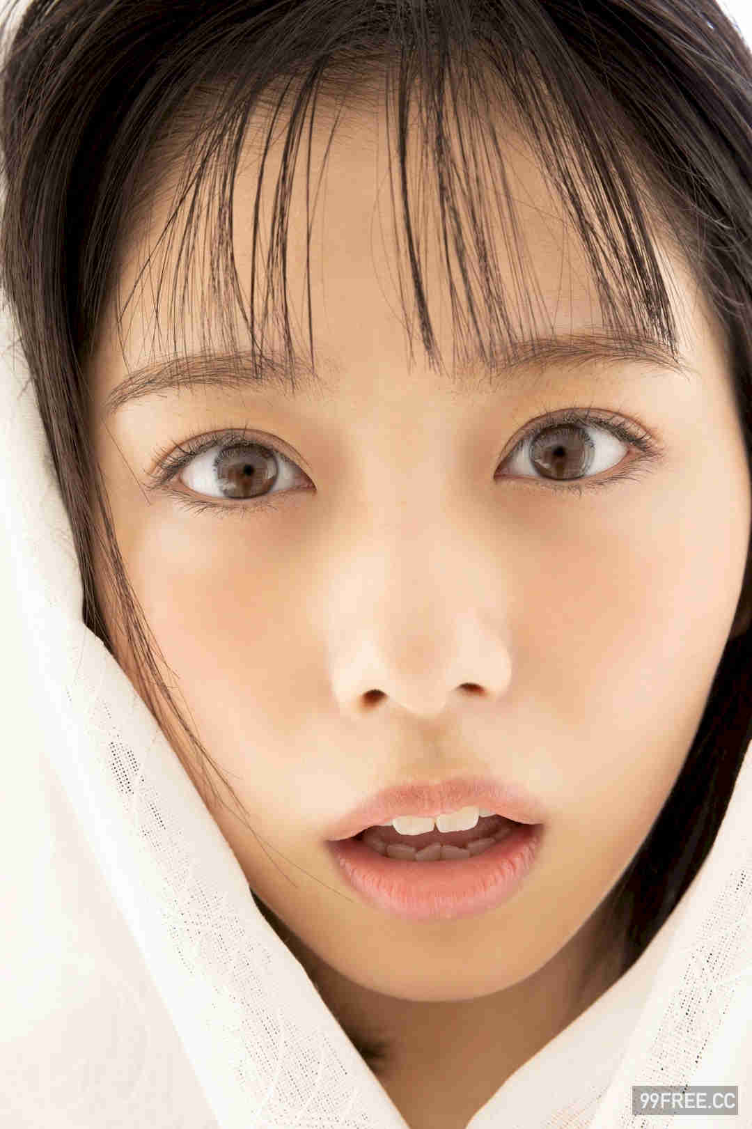 峰岛こまき写真集《瞳に吸い込まれて》高清全本