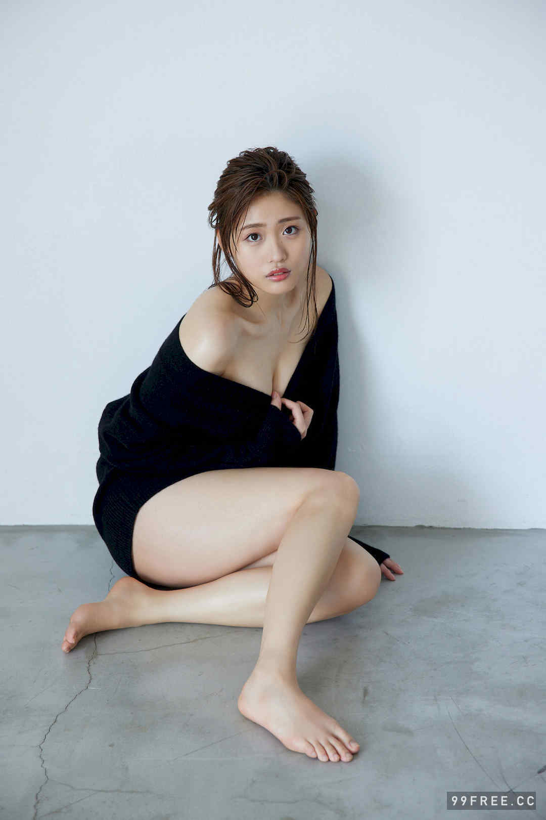 石田桃香写真集《誘うカラダ》高清全本