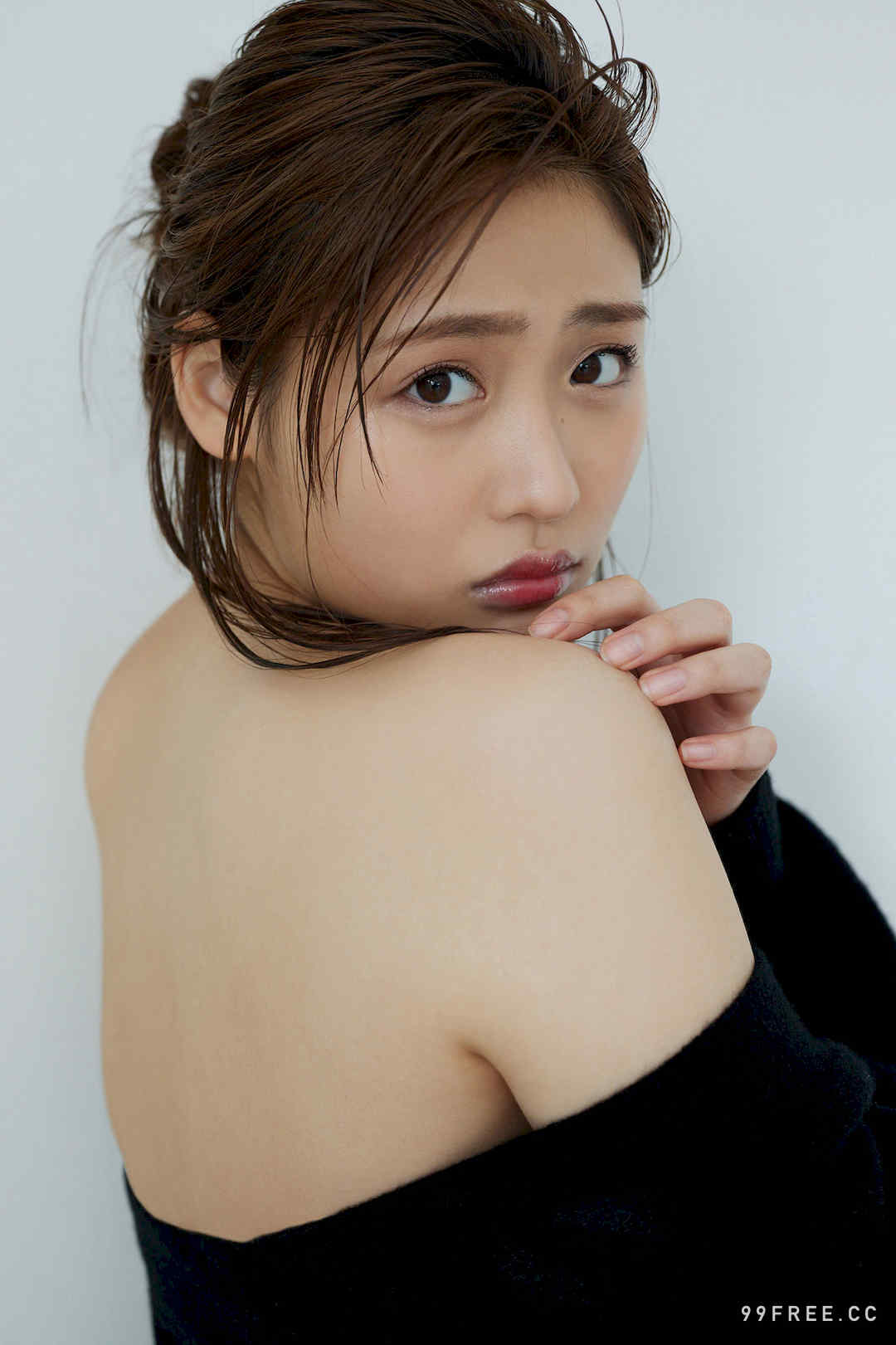 石田桃香写真集《誘うカラダ》高清全本